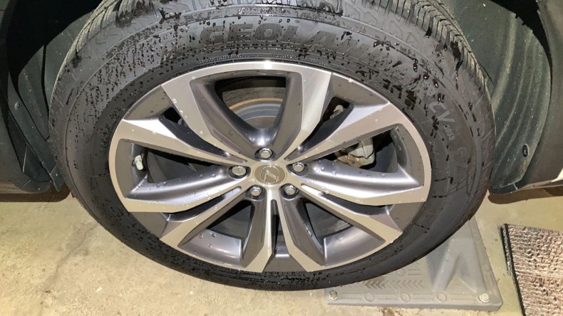 タイヤホイール前