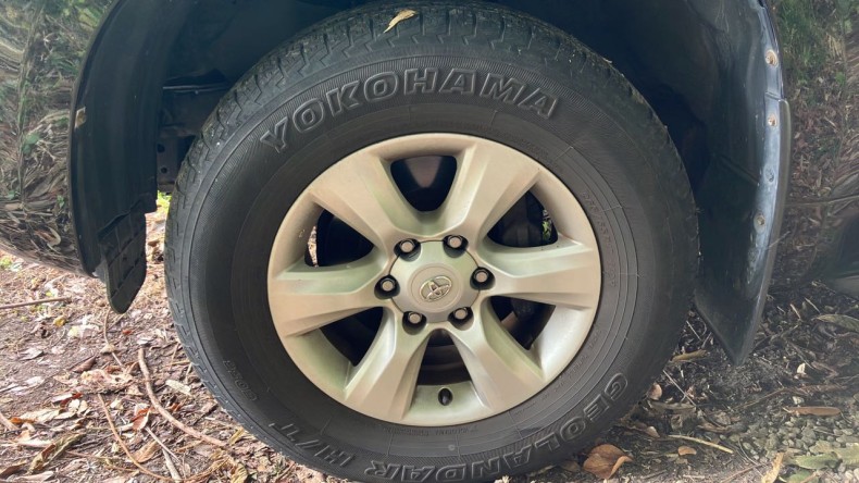 タイヤホイール前