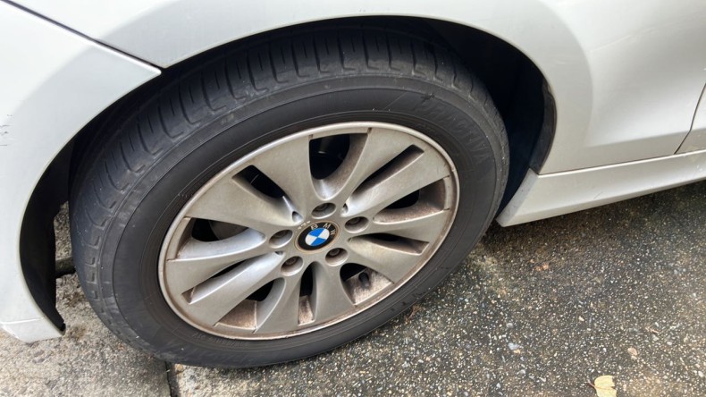 タイヤホイール前