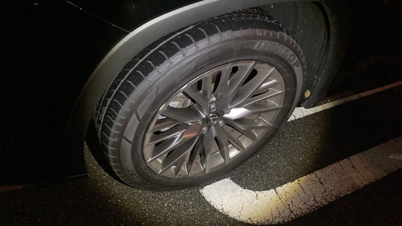 タイヤホイール前