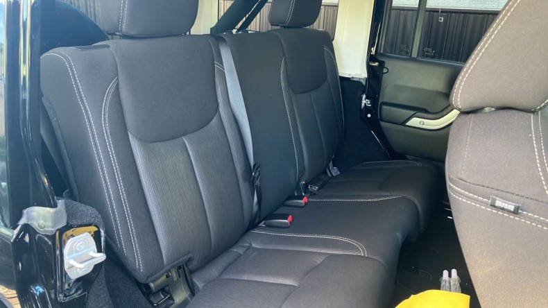 内装後方シート