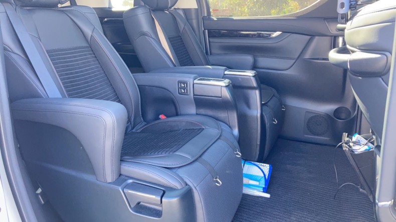 内装後方シート