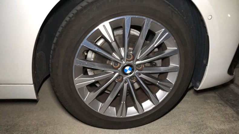 タイヤホイール前