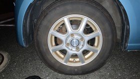 タイヤホイール前