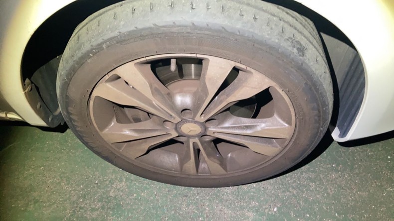 タイヤホイール前