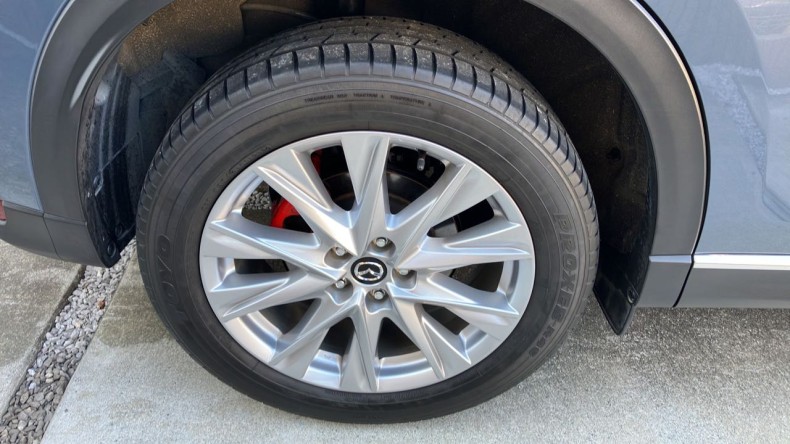 タイヤホイール前