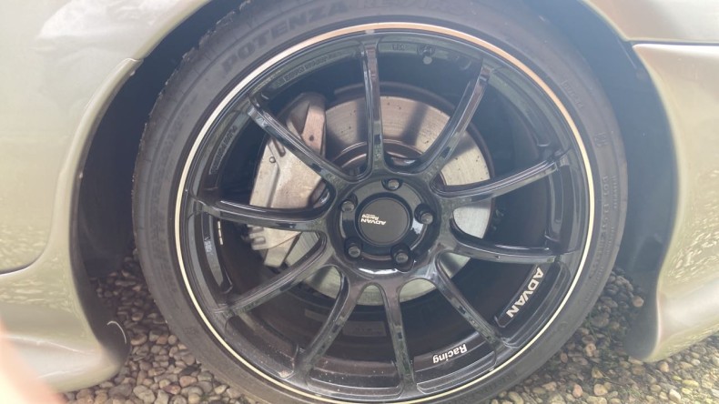 タイヤホイール前