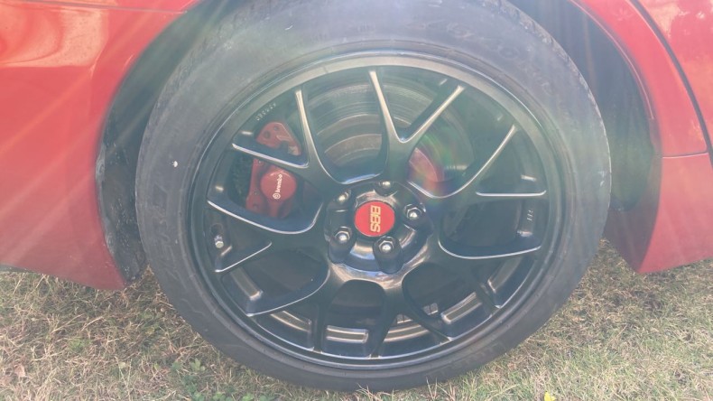 タイヤホイール前