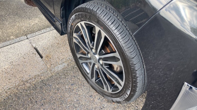 タイヤホイール前