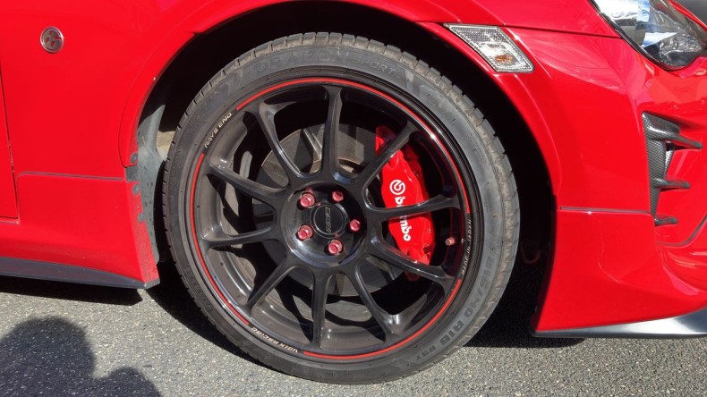 タイヤホイール前