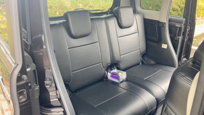 内装後方シート