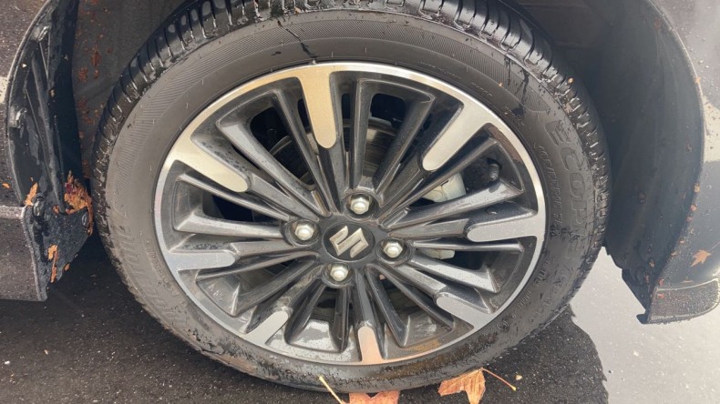 タイヤホイール前