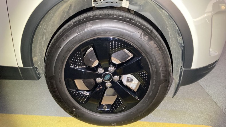 タイヤホイール前