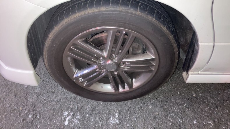 タイヤホイール前