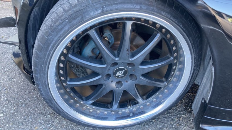 タイヤホイール前