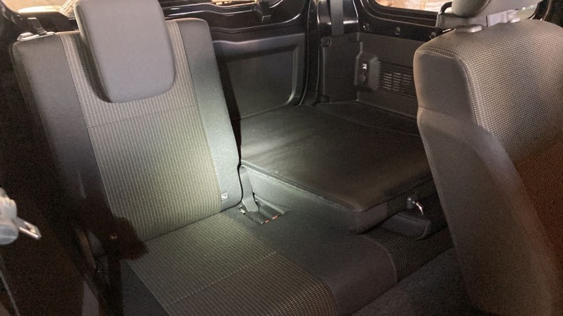 内装後方シート