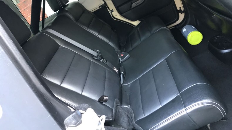 内装後方シート