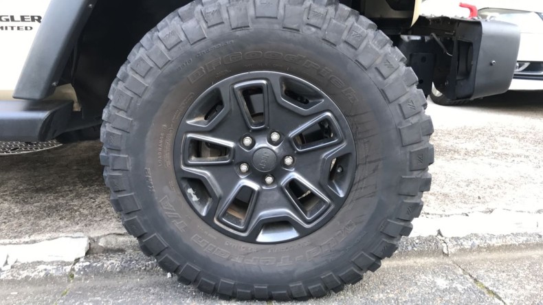 タイヤホイール前