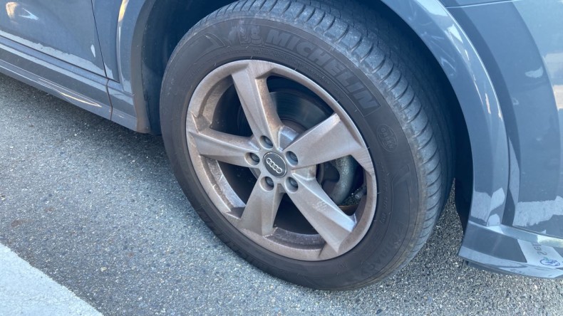 タイヤホイール前