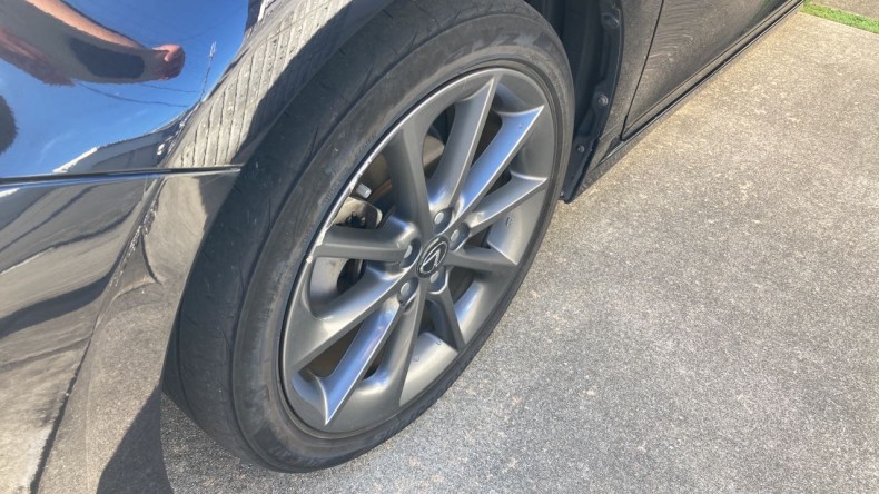 タイヤホイール前