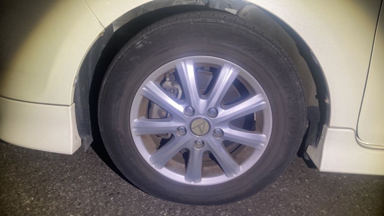 タイヤホイール前