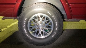 タイヤホイール前