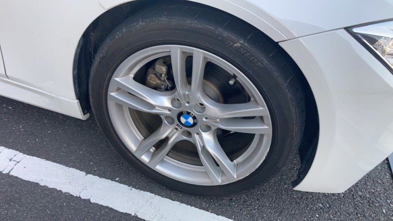 タイヤホイール前