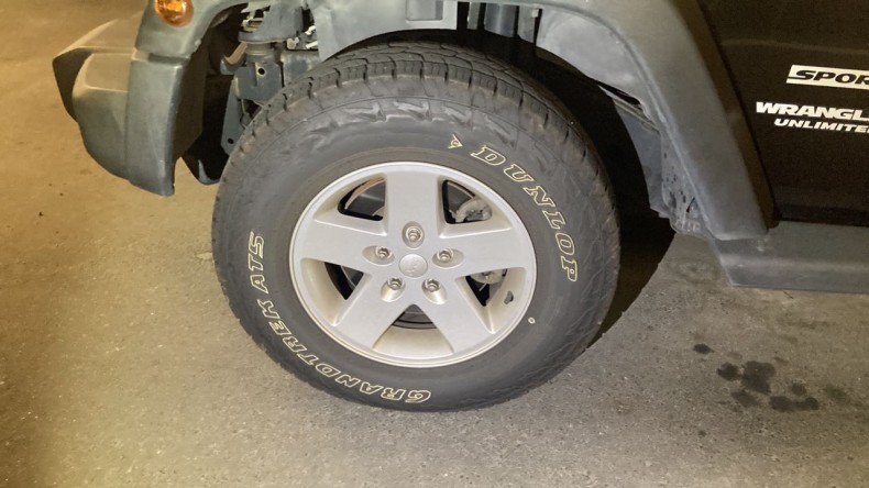 タイヤホイール前