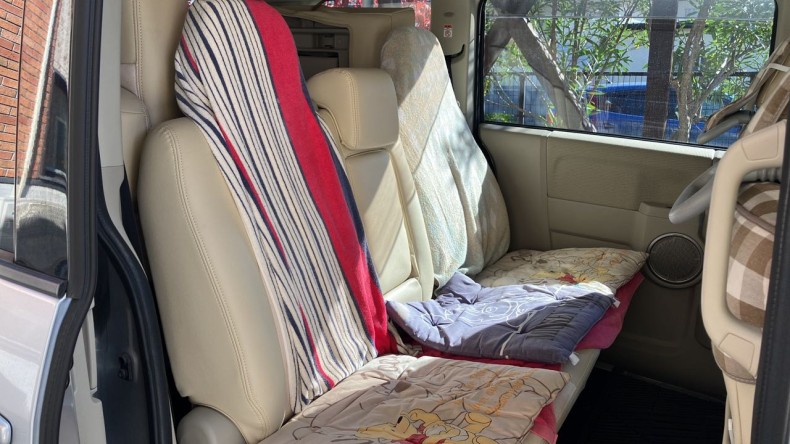 内装後方シート