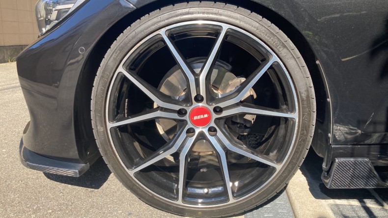 タイヤホイール前