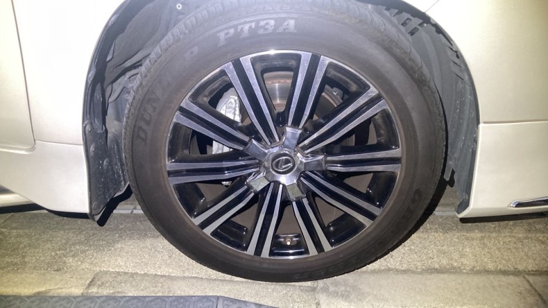 タイヤホイール前