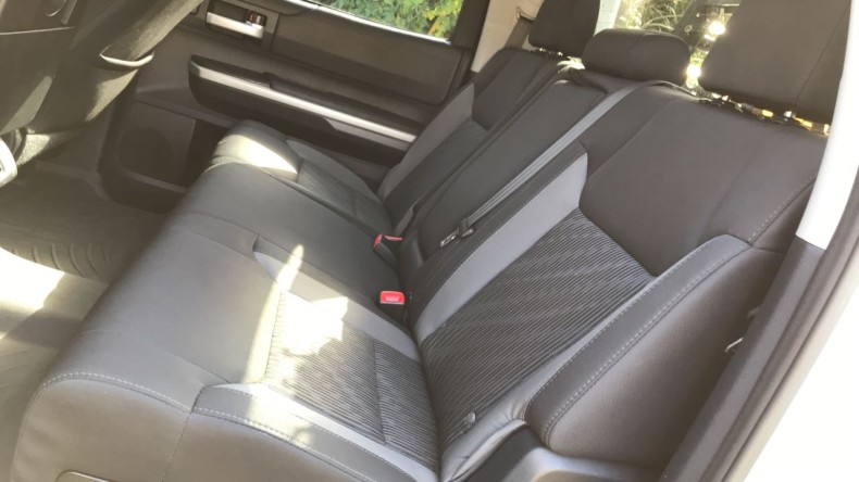 内装後方シート