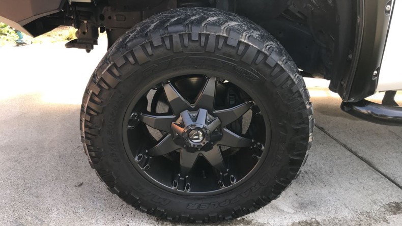 タイヤホイール前