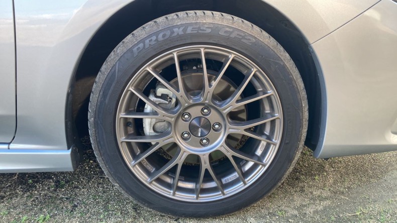 タイヤホイール前