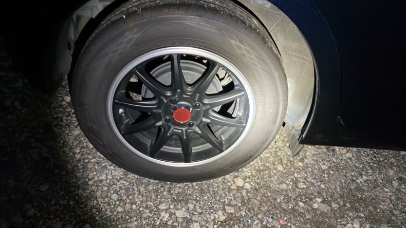 タイヤホイール前