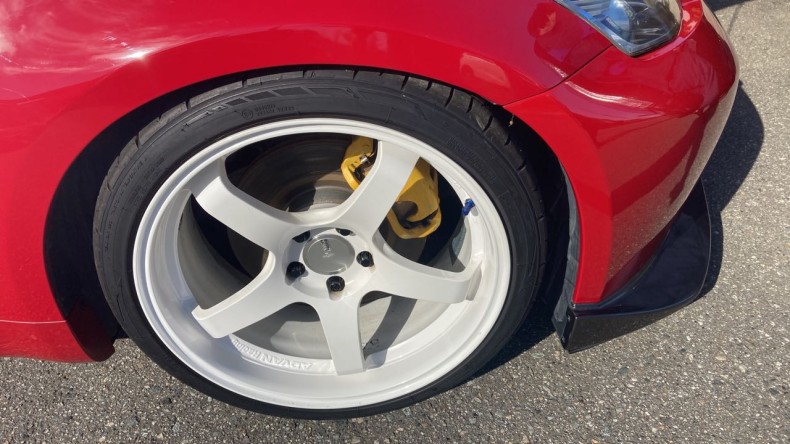 タイヤホイール前