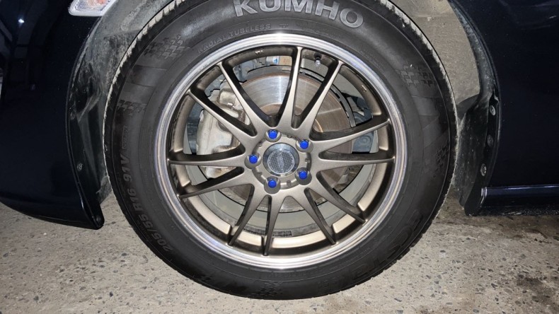 タイヤホイール前