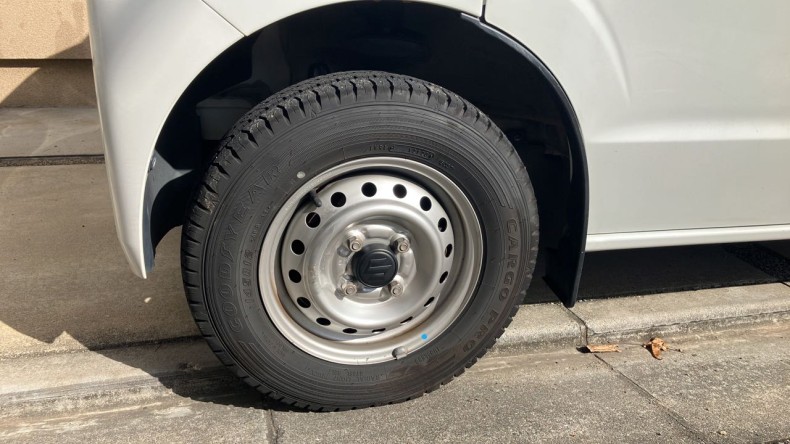 タイヤホイール前