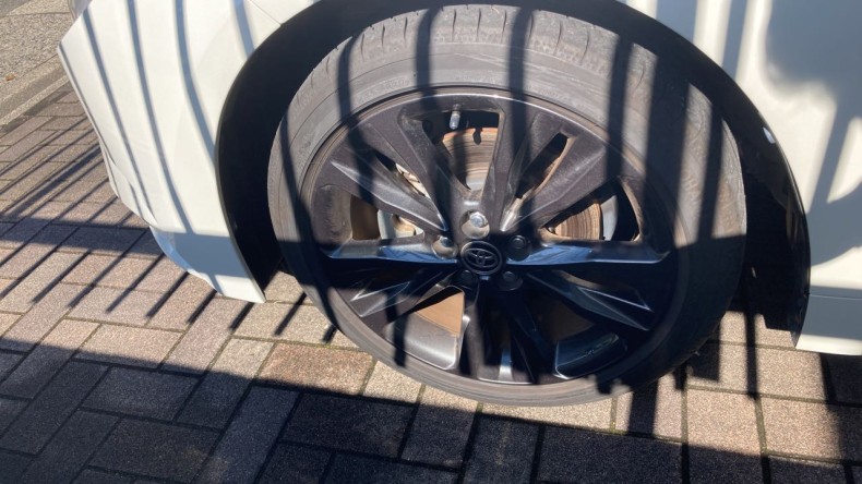 タイヤホイール前