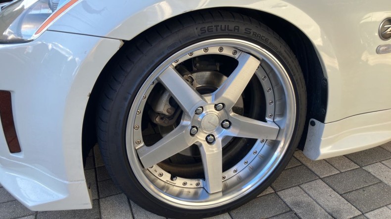 タイヤホイール前