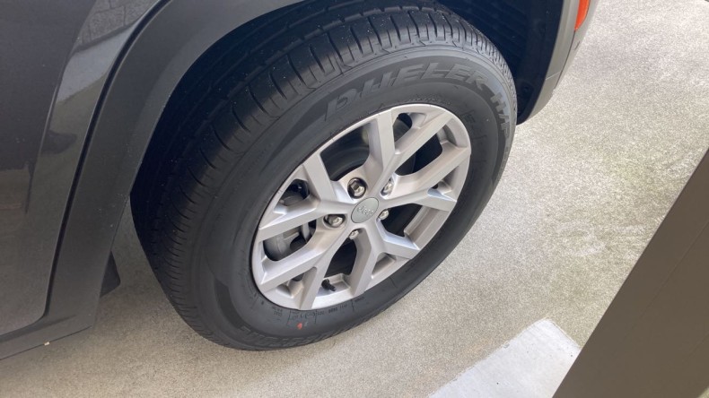 タイヤホイール前