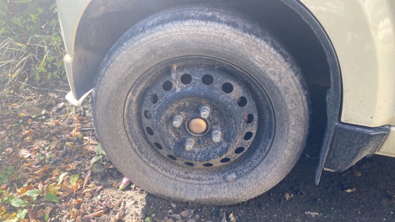 タイヤホイール前