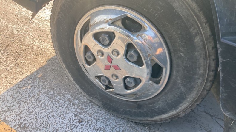 タイヤホイール前