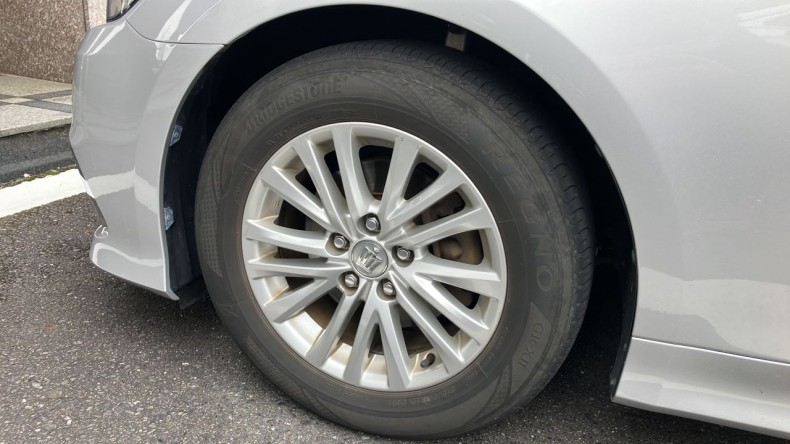 タイヤホイール前