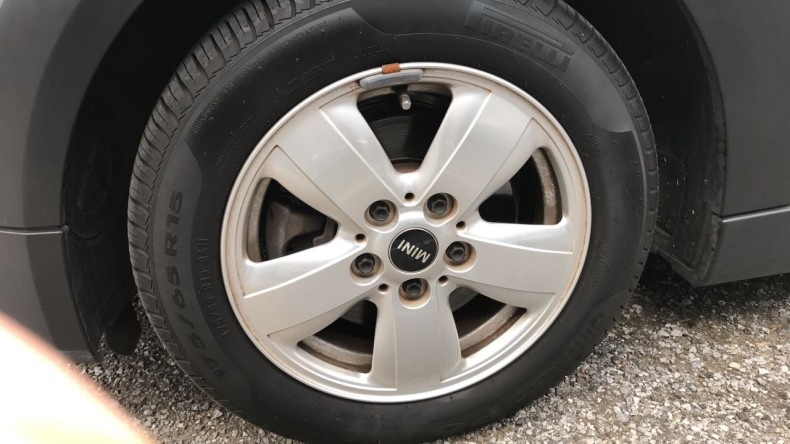 タイヤホイール前