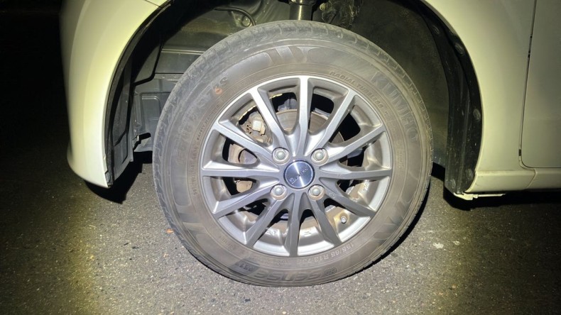 タイヤホイール前