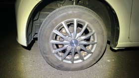 タイヤホイール前