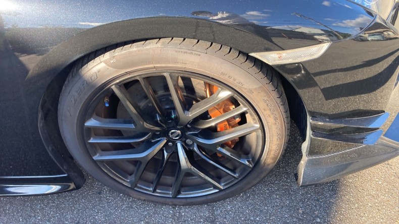 タイヤホイール前