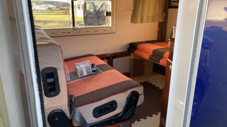 内装後方シート