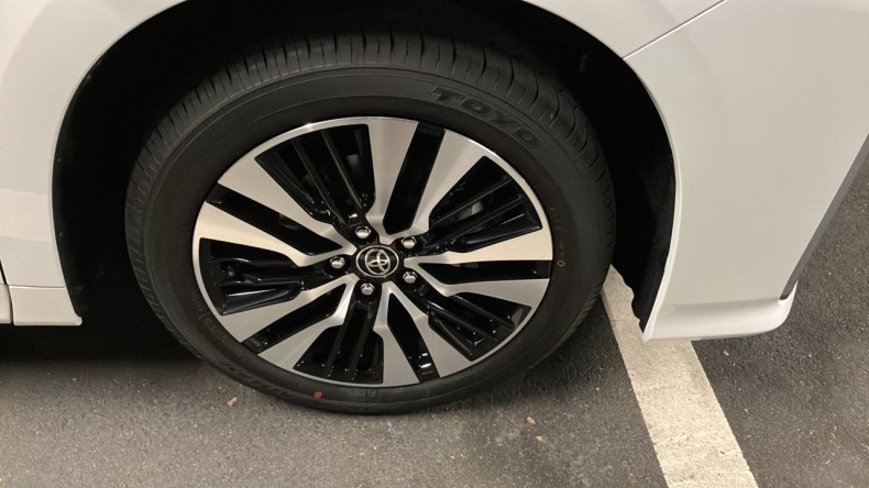 タイヤホイール前